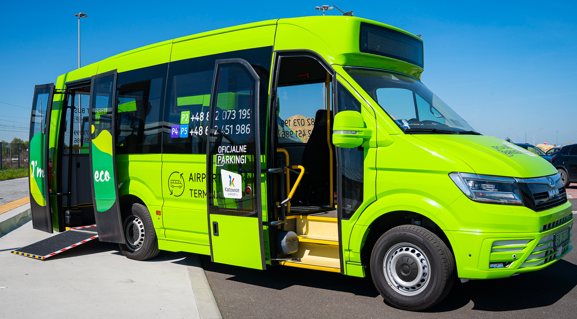 airport-bus-02.jpg (731 KB)